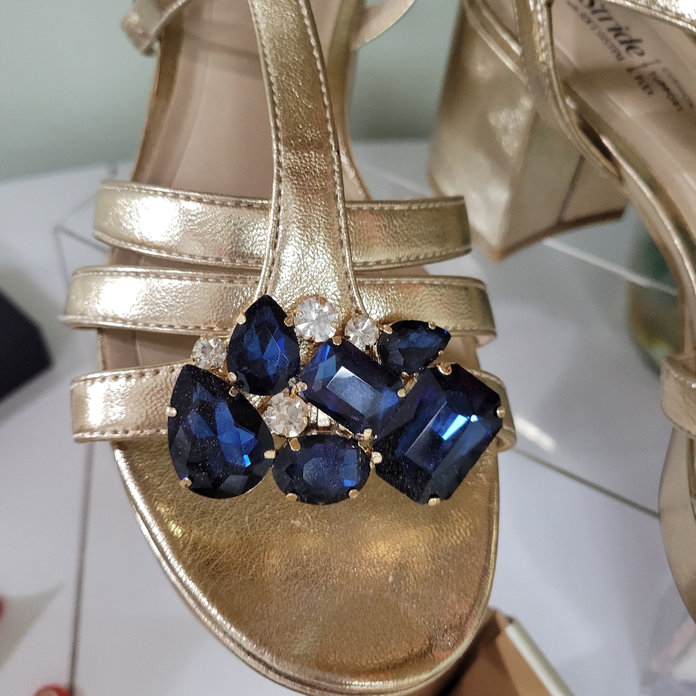 BLUE CRYSYAL SHOE CLIPS. CAN DRESS UP JUST ABOUT ANY SHOE!! - Picture 4 of 6